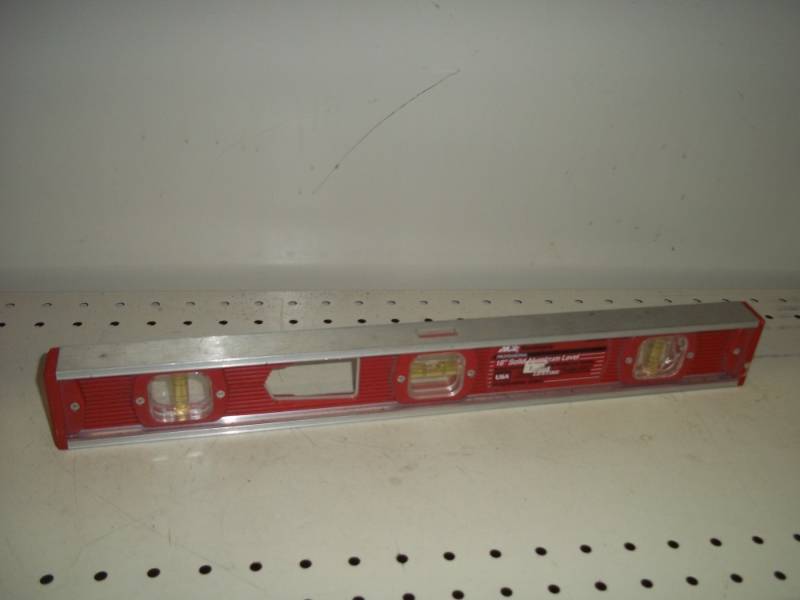 lot 264 image: 18 inch level
