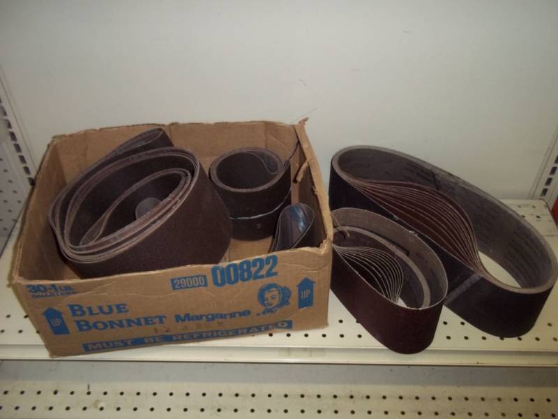 lot 293 image: Box of assorted sizes belt sandpaper
