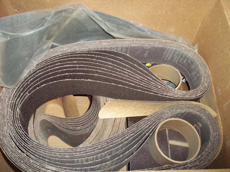 lot 294 image: Box of assorted sizes belt sandpaper