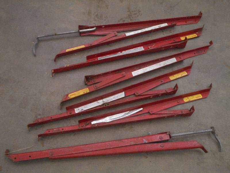 lot 50 image: Lot Of Steel Qual-Craft Standing Br...
