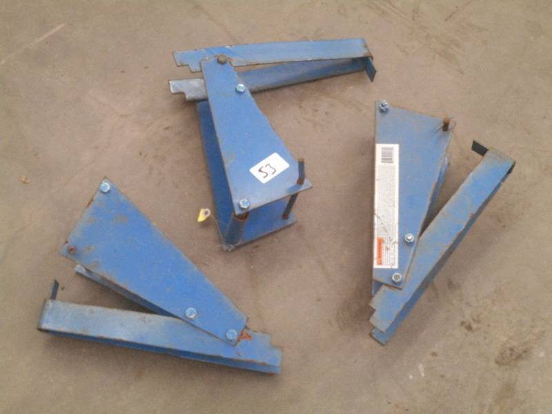 lot 53 image: Lot Of Steel Roof Jacks ...