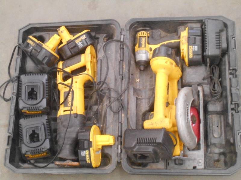 lot 78 image: DeWalt 18Volt Cordless Tool Set ...