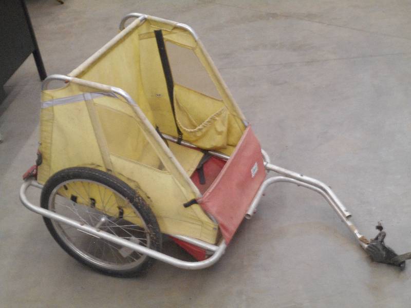 lot 81 image: Burley Bike Trailer ...
