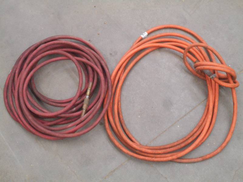 lot 82 image: (2) 300PSI Air Hoses ...