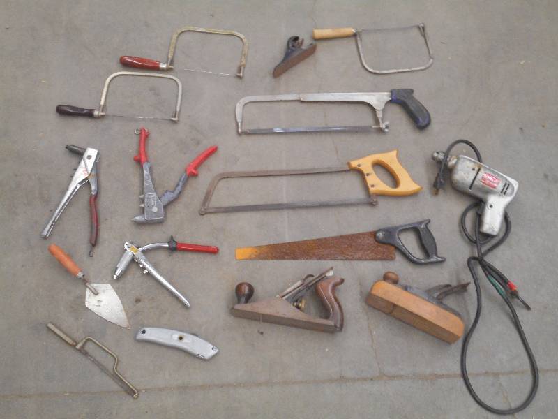 lot 90 image: Box Of Assorted Hand Tools ...