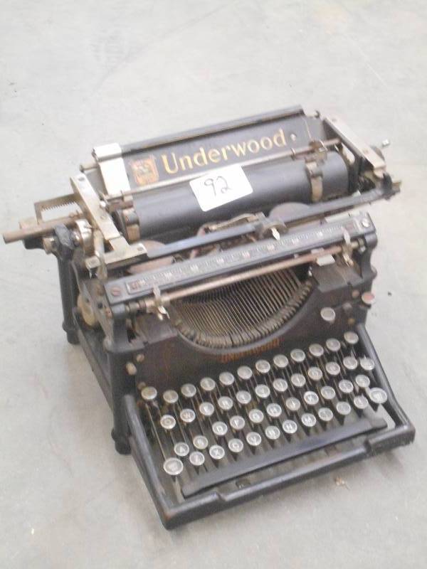lot 92 image: Vintage Underwood Typewriter ...