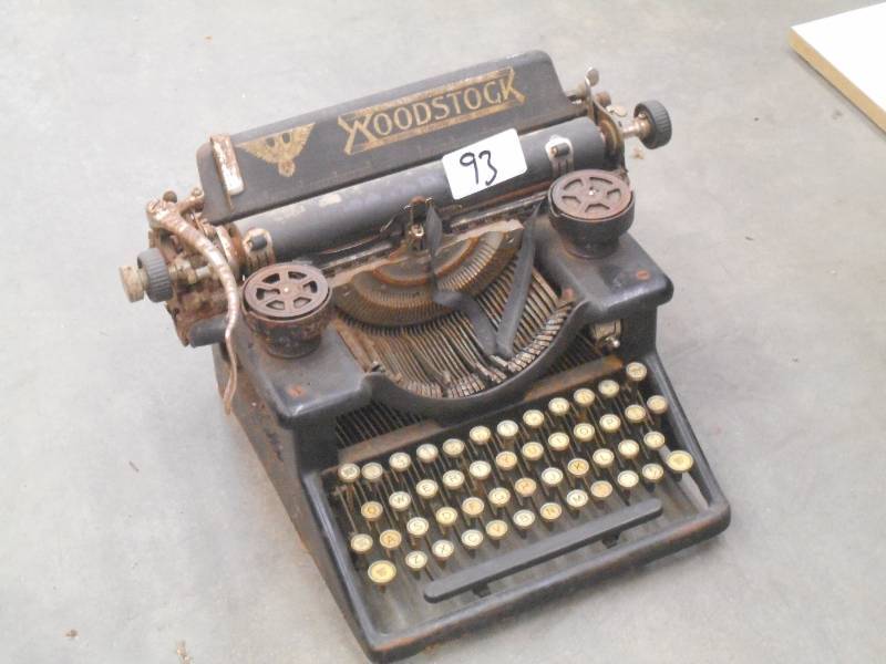 lot 93 image: Vintage Woodstock Singe-Shift Typew...