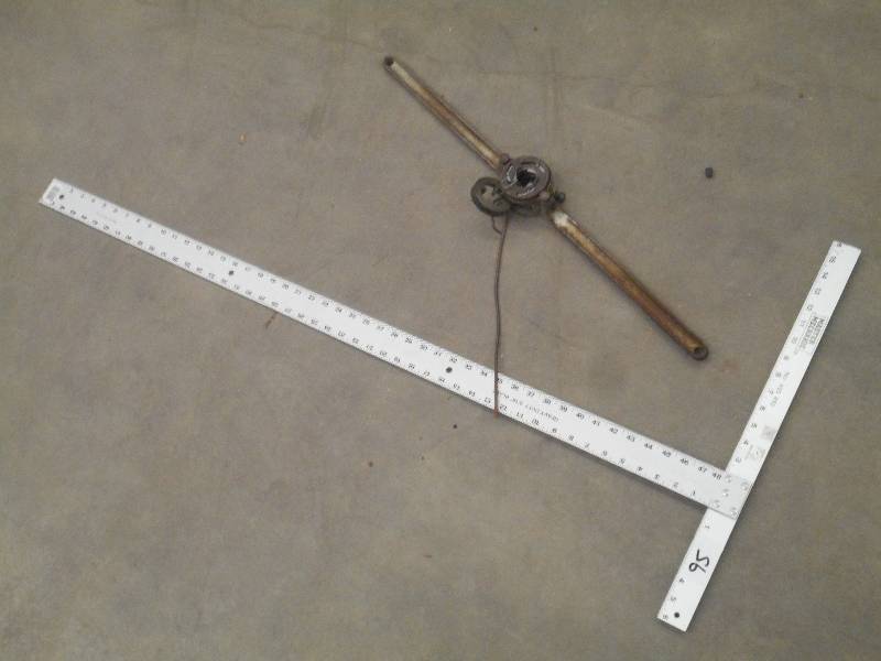 lot 95 image: (1) 4 T-Square & (1) Pipe Threadin...