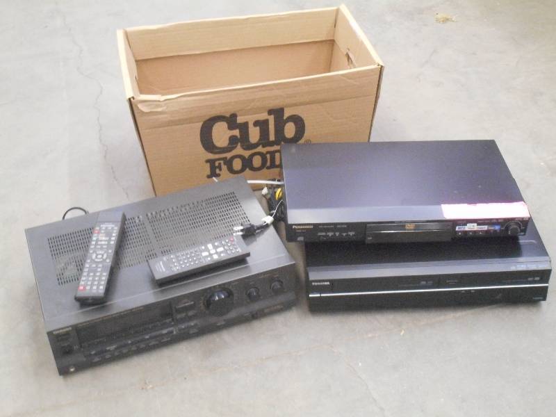 lot 97 image: Box Of (2) DVD Players & (1) AMFM ...