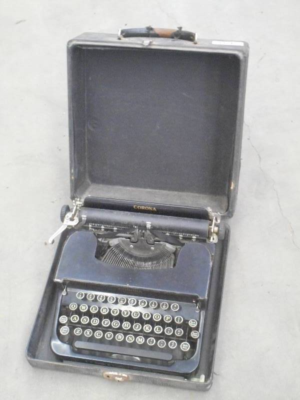 lot 114 image: Vintage Corona Standard Typewriter ...