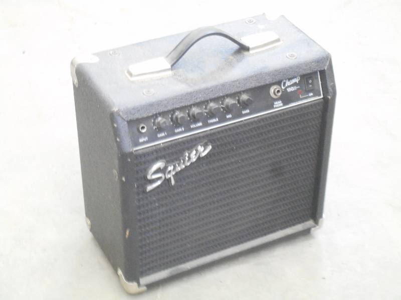 lot 117 image: Champ 15G Electric Amp ...