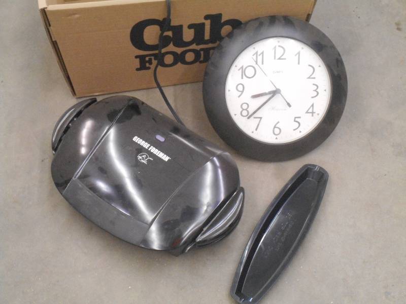 lot 118 image: Box Of Assorted Clock & Electric Gr...