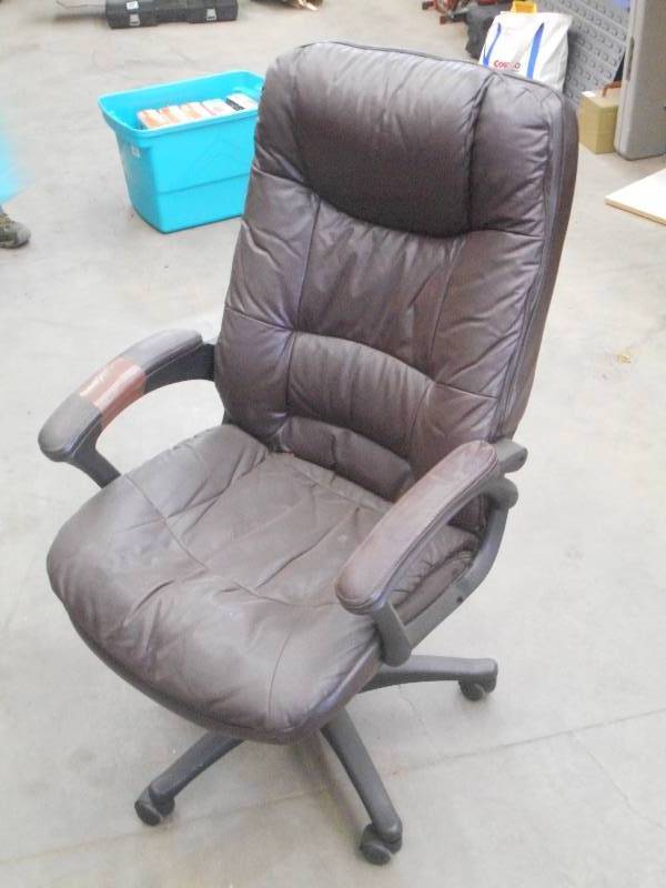 lot 123 image: Adjustable Office Chair ...