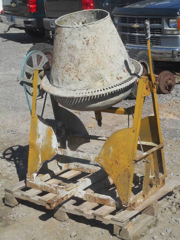 lot 12 image: 115-Volt Reciever Mount Industrial ...