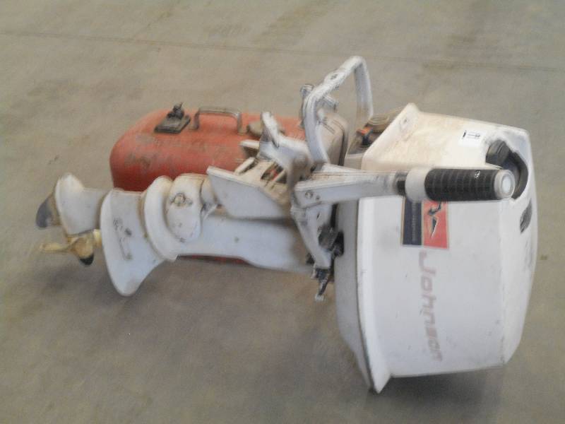 lot 19 image: Johnson Sea Horse 5.5HP Outboard Mo...