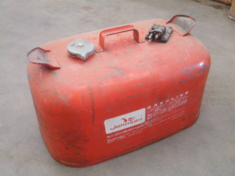 lot 21 image: Johnson 5-Gallon Boat Motor Fuel Ta...