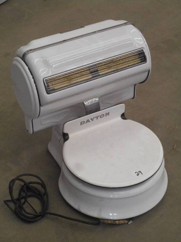 lot 29 image: Vintage Dayton 110Volt 24# Electric...