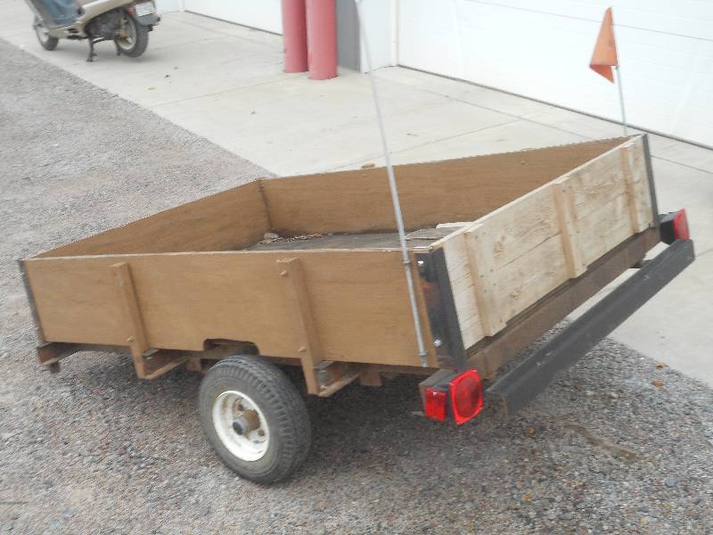 lot 4 image: 1990 Homemade Single Axle Utility Trailer