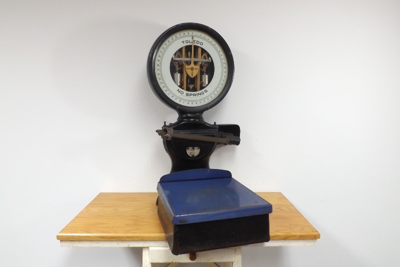 lot 1 image: Large WORKING Antique Toledo Scale