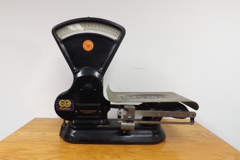 lot 2 image: Antique WORKING Toledo Country Store Scale