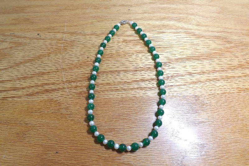 lot 13 image: NEW Real Pearl and Jade 20 Necklace
