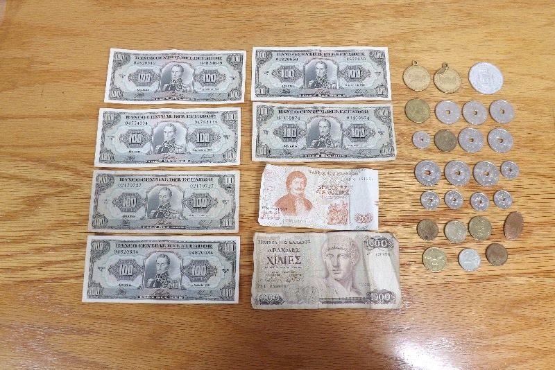 lot 30 image: Lot of Foreign Money