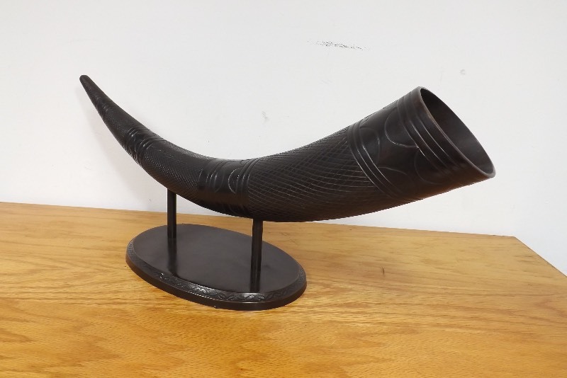 lot 35 image: LARGE Bronze Horn Sculpture