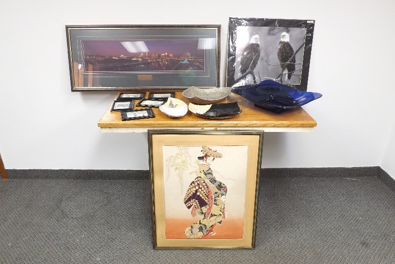 lot 39 image: Large Lot of Misc Home Decor