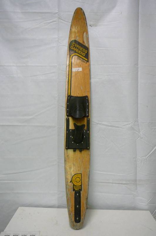 WOODEN SKI