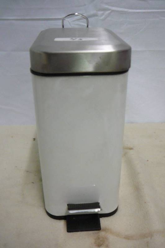 TRASH CAN