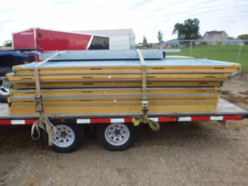 Walk in cooler panels