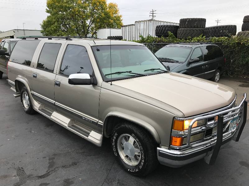 1999 Chevrolet Suburban LT 2WD....LOW MILES