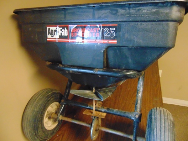 Agri-Fab Towable Broadcast Spreader 125