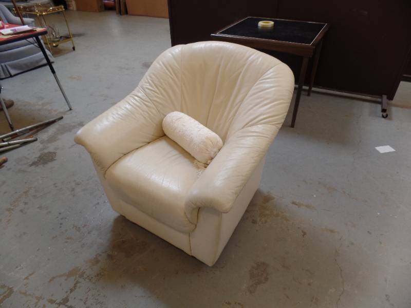 LeatherChair