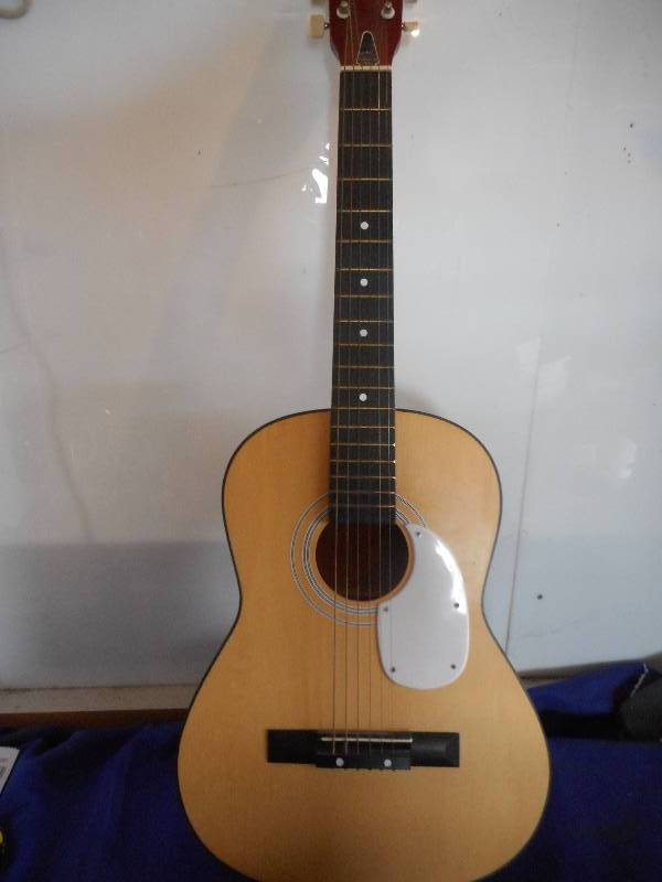 SMALLER GUITAR