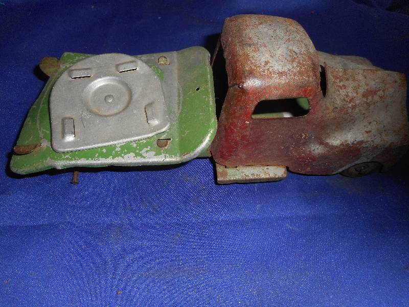 ANTIQUE METAL TRUCK