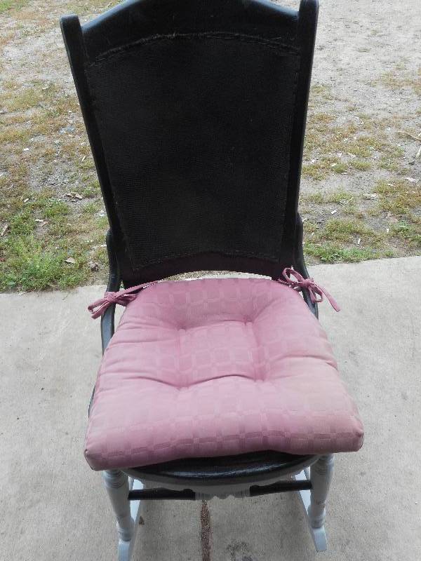 BLACK AND PINK CUSHION ROCKER CHAIR