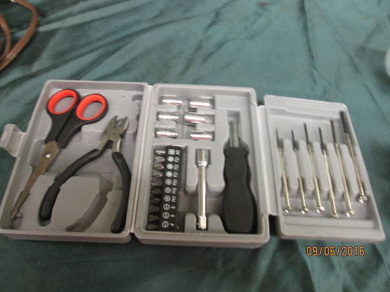 lot 5 image: Tool kit, misc. tools, 25 Stanley ...