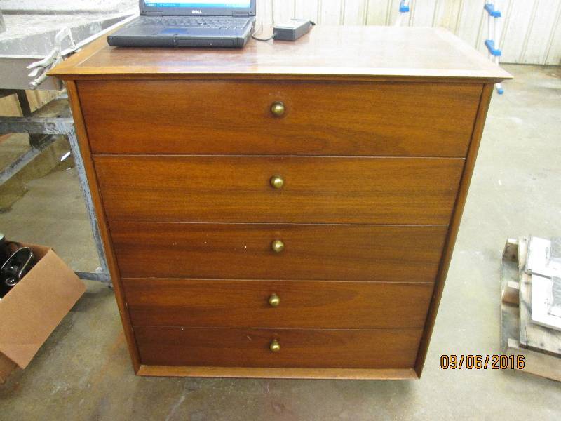 lot 8 image: 5 drawer dresser, bottom drawer is ...