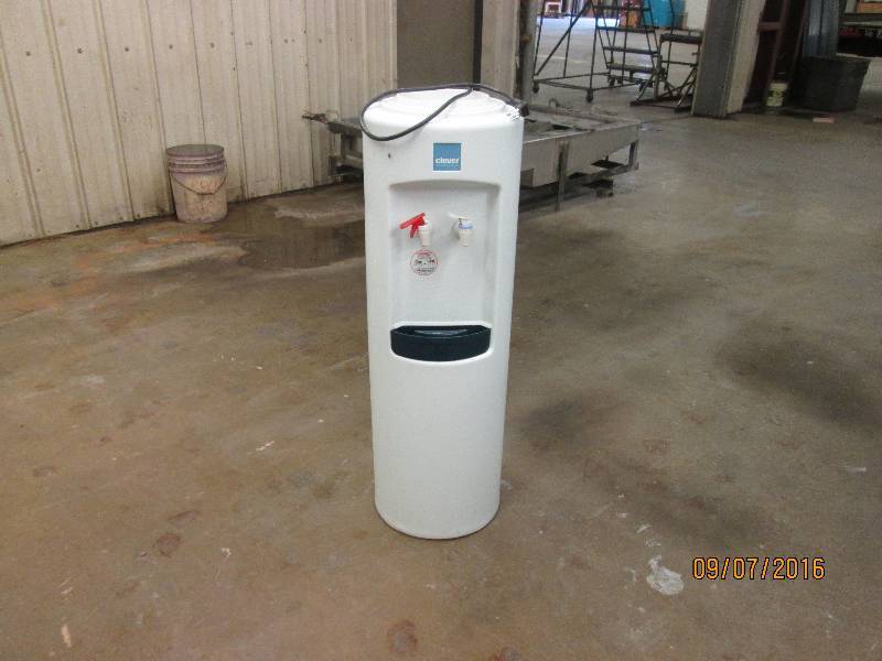 lot 18 image: Clover Water Cooler, electric...
