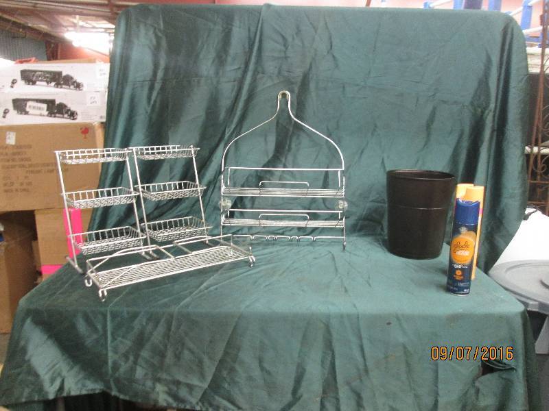 lot 22 image: DecorMetal Shower Caddy, 3 Misc. Sh...