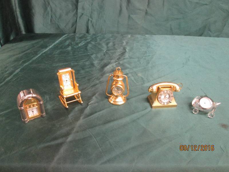 lot 30 image: Old Timex Collectable Clocks, Minit...