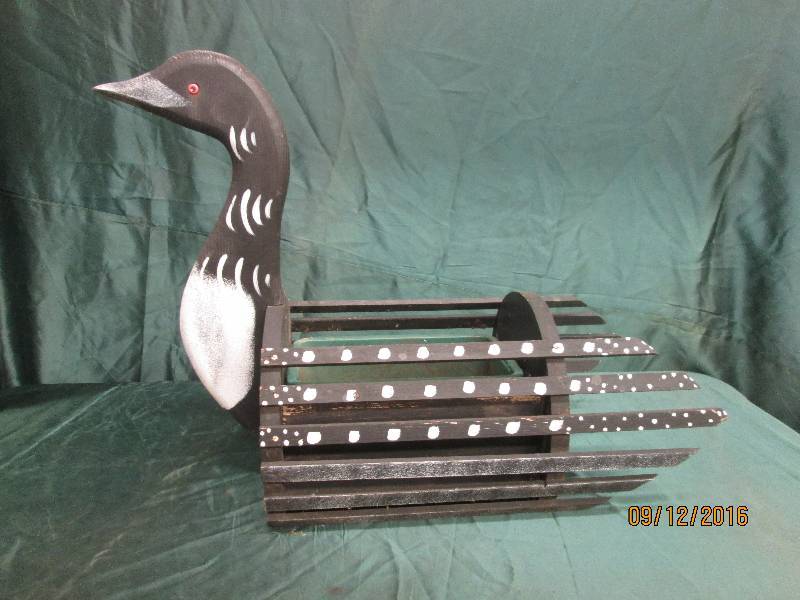 lot 32 image: Wood Loon Planter, Nice...