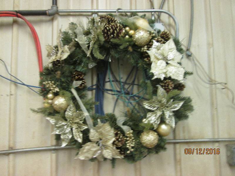 lot 37 image: Christmas Dcor...