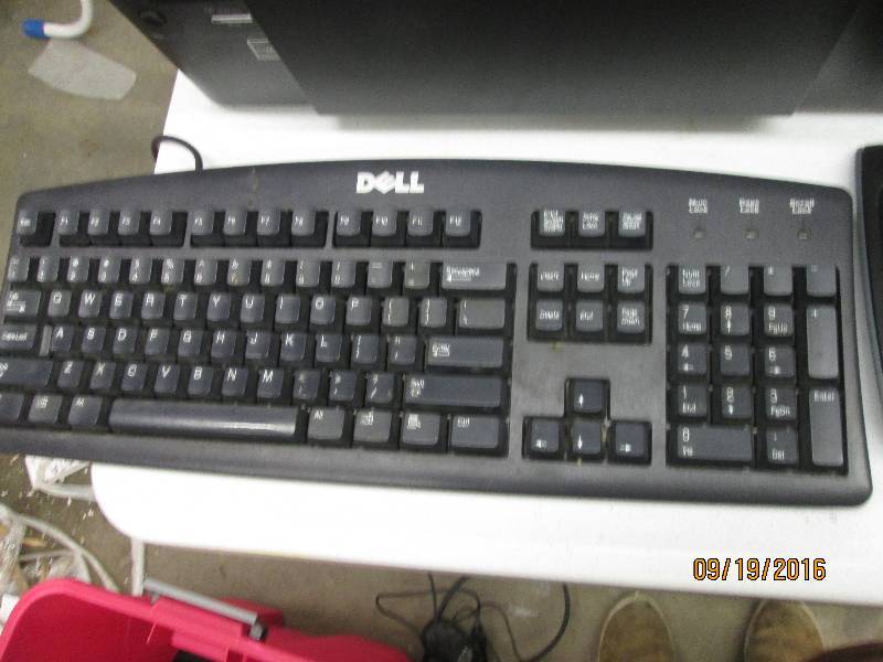 lot 52 image: 32 gallon tote full of electronic s...