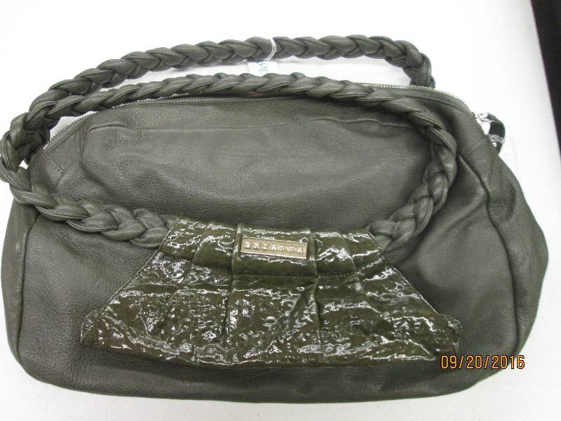 lot 101 image: 1 new purse brianna price tag says ...
