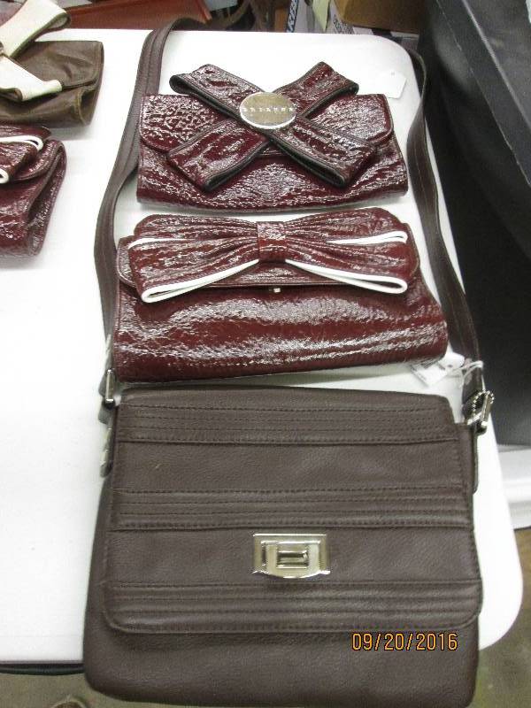 lot 106 image: 4 new clutchs and 1 new purse ...