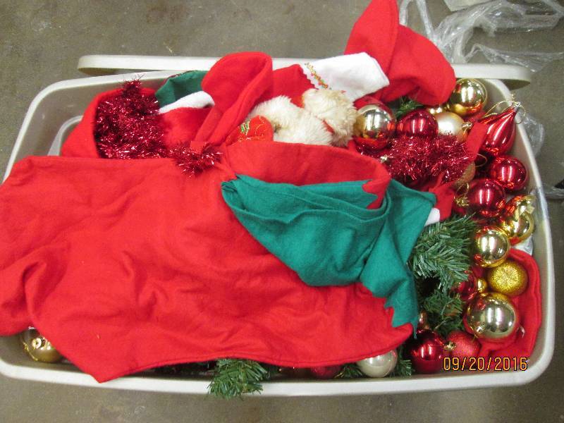 lot 107 image: 30 gallon tote full of christmas st...