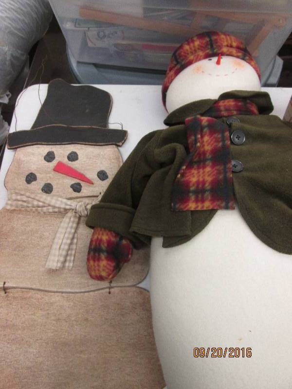 lot 123 image: 3 stuffed snowmen one plastic snowm...