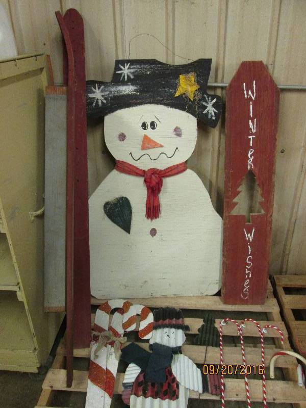 lot 126 image: outdoor christmas stuff big wood sn...
